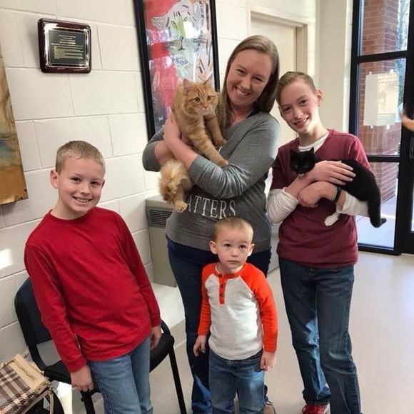 Meet your Posher, Loni - Picture 2 of 2